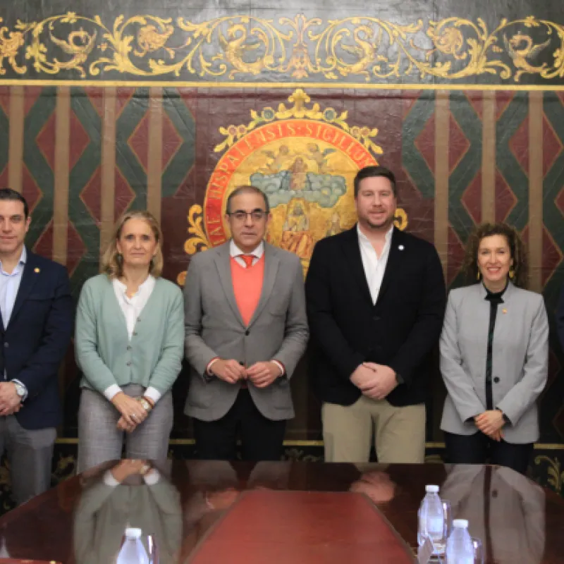El rector, el director de Educación de Google, las vicerrectoras y directores de Secretariado